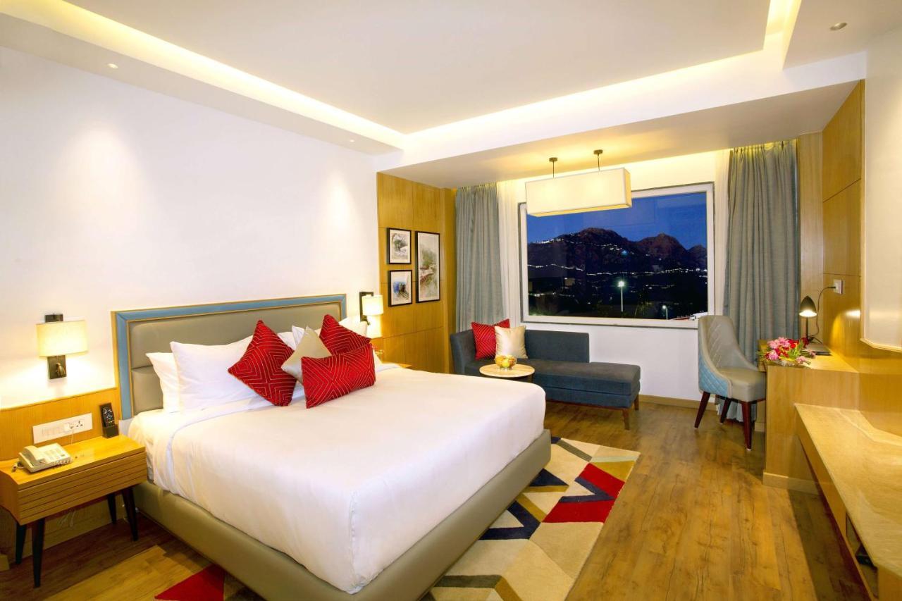 Ramada By Wyndham Katra Station Road酒店 外观 照片