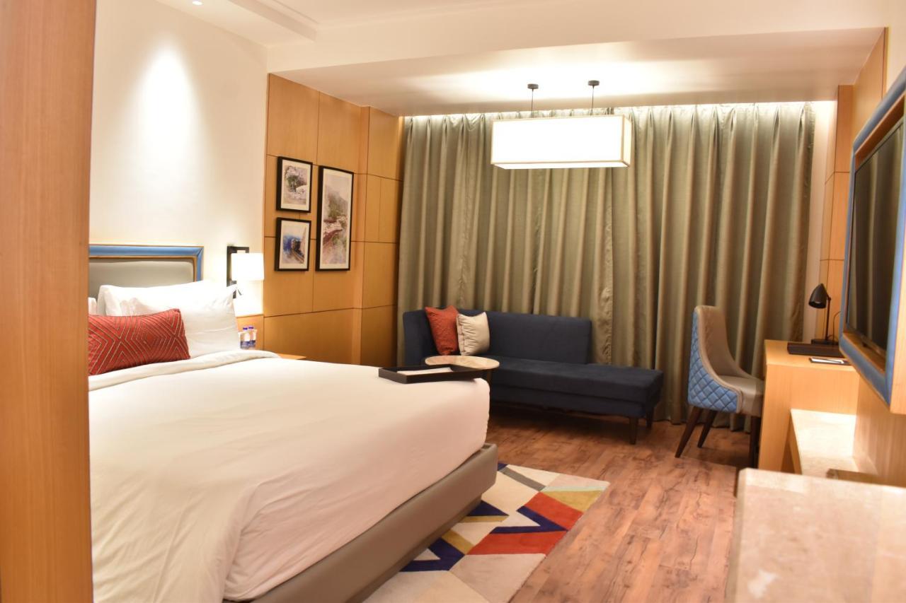Ramada By Wyndham Katra Station Road酒店 外观 照片